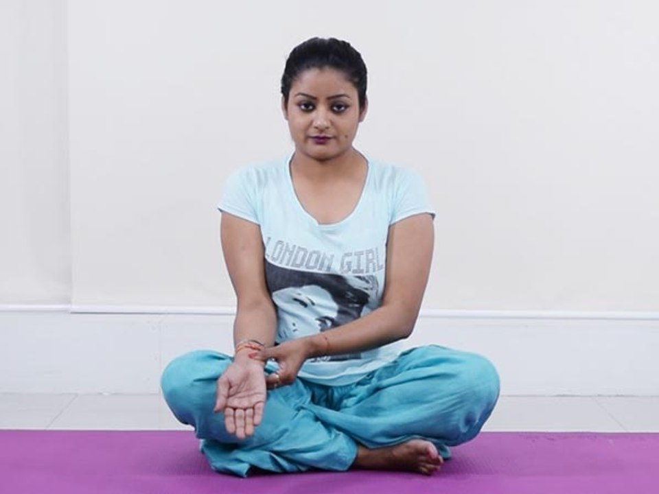 Acupressure Points for Eye Cyst | बार-बार आती है गुहरी तो दबायें ये Acupressure पॉइंट | Boldsky