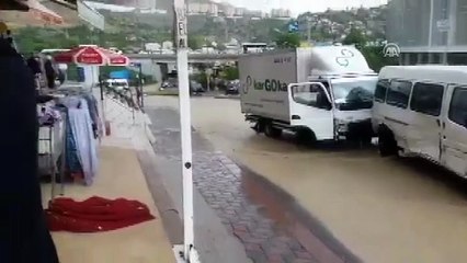 Mamak'ta aniden başlayan yağışın ardından araçlar sürüklendi (6) - ANKARA