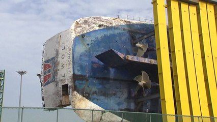 세월호 바로 세우기 위한 해상크레인 목포 도착 / YTN