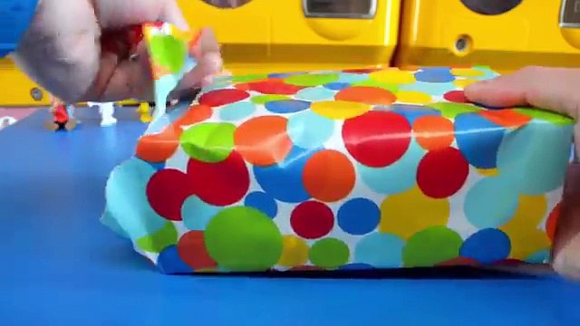 PEANUTS Toys Charlie Brown Snoopy Christmas Playset: Toy Rap Toys Review