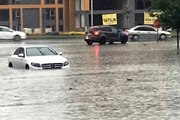 Batman'da Aşırı Yağış Nedeniyle Otomobiller Suda Mahsur Kaldı