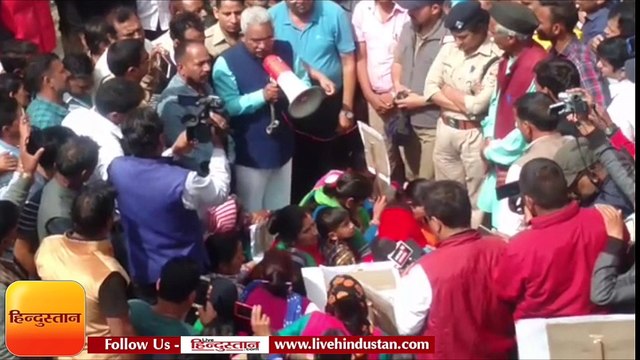 सड़क के लिए हाईवे जाम कर बैठे ग्रामीणों ने मंत्री मदन कौशिक की एक न सुनी