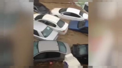 Autókat sodort el az árvíz Ankarában