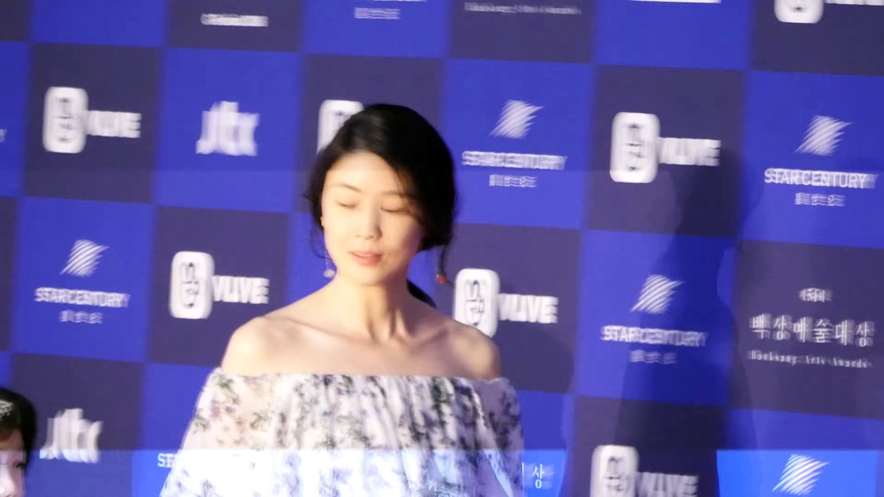 180503 Lee Bo Young & Heo Yool at 54th Baeksang Arts Awards 2018 Red Carpet