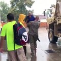 哈维飓风肆虐 受灾居民获救