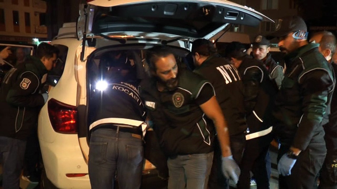 Narkotik köpeği Millow buldu, polis ekipleri torbalarla taşıdı... Lüks cipin bagajından eroin fışkırdı