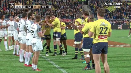 La haie d'honneur des joueurs à la sortie d'Aurélien Rougerie