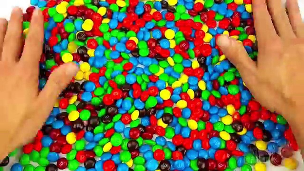 New Learn Colours with Surprise Eggs and a M & M Rainbow!