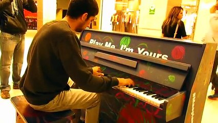 Play me, im yours - Beethoven moonlight sonata 3rd movement at a Mall