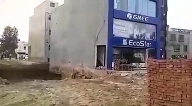 Plaza demolished in Bahria Town, Lahore