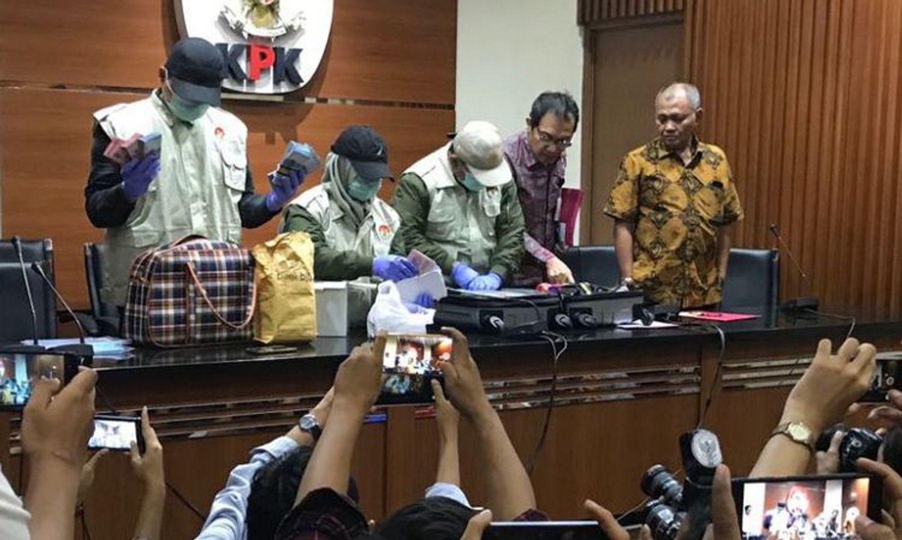 ⁣OTT Suap, KPK Tetapkan 4 Tersangka