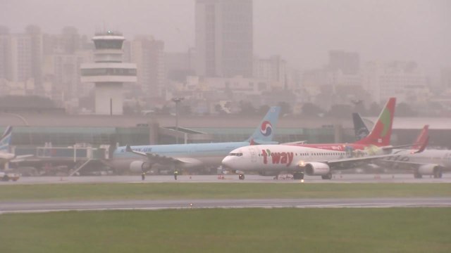 제주 일부 호우특보, 공항엔 강풍특보 발효 / YTN