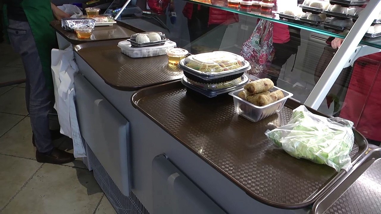 Hautes-Alpes : le restaurant de l'ancien séminariste chanteur ne désemplit pas !