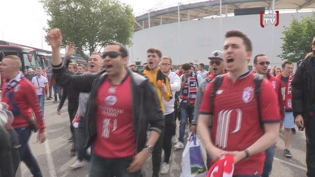 Les supporters lillois chantent à Toulouse
