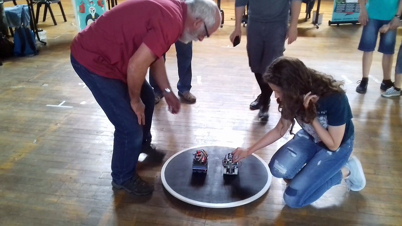 1ère rencontre robots mini sumo à Mâcon