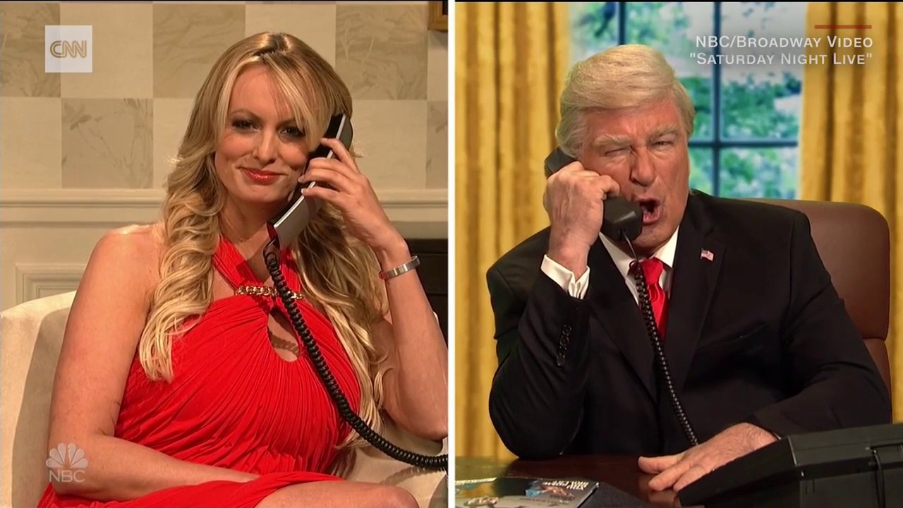 Stormy Daniels, qui accuse Donald Trump, le provoque par surprise dans un sketch