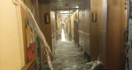 Yolcu Gemisini Su Bastı, Yolcular Neye Uğradıklarını Şaşırdı