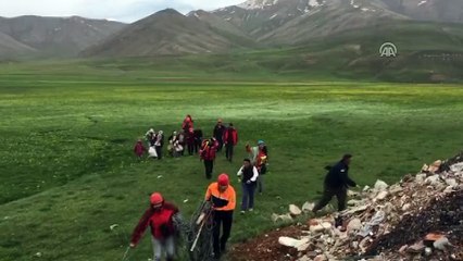 Kayalıktan düşen kadın 4 saatte kurtarıldı - VAN