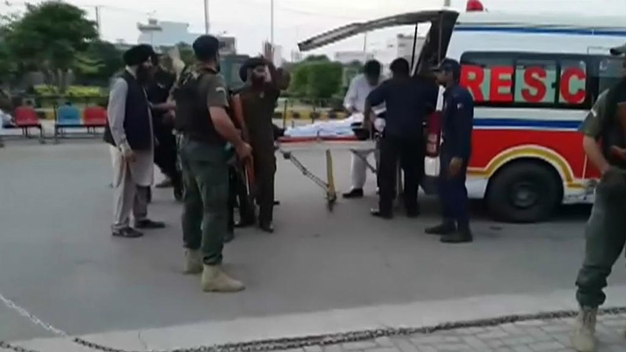 Pakistanischer Innenminister bei Attentatsversuch angeschossen