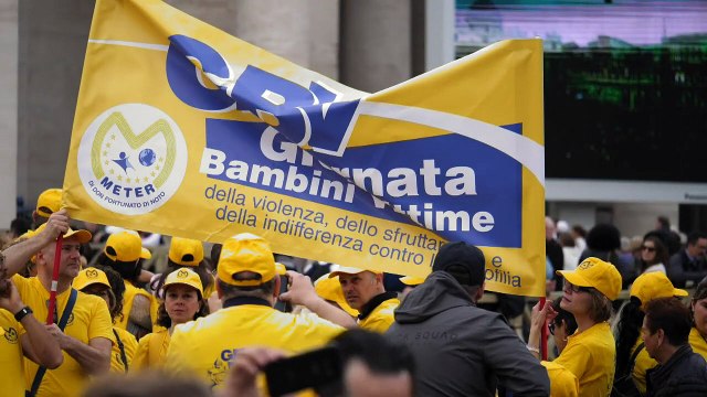 Católicos piden en plaza San Pedro tolerancia cero a pedofilia