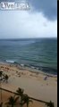 Tornade sur une plage : en 5 secondes tout est emporté !