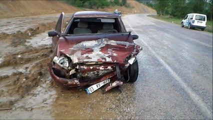 Kütahya'da trafik kazası: 2 ölü, 3 yaralı