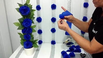 Aula 42 - Como fazer um painel com flores de papel crepom