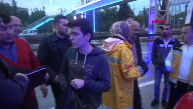 Kocaeli Otomobil Bariyerlere Çarptı: 3 Yaralı-Hd