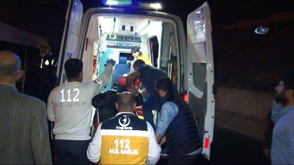 Düğünden dönen aileyi taşıyan servis aracı kaza yaptı