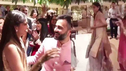 Скачать видео: Sonam Kapoor Wedding: Sonam's DANCE with Anand Ahuja on Mehndi goes VIRAL; Watch Video | Filmibeat