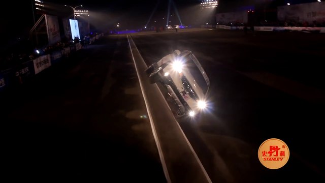 Rouler sur 2 roues : tentatives d'un record du monde en chine !