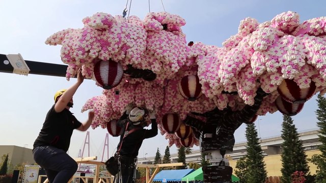 Cet arbre en LEGO pèse.. 3 tonnes !
