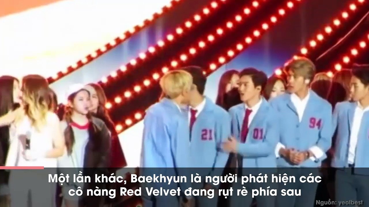 Loạt khoảnh khắc chứng minh cúi chào và nhường chỗ tiền bối trong Kbiz không phải chuyện đùa