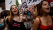 Üstsüz Kadınlar Tacizi Protesto Etmek İçin Sokaklara Döküldü