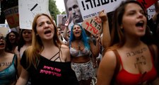 Üstsüz Kadınlar Tacizi Protesto Etmek İçin Sokaklara Döküldü