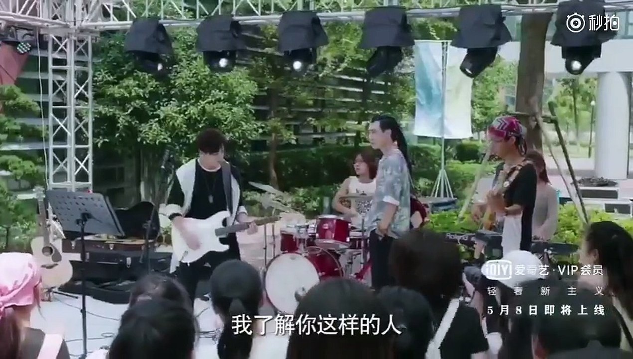 Drama "Bong bóng mùa hè" tung trailer phiên bản của Doãn Hạ Mạt (Trương Tuyết Nghênh) và Lạc Hi (Huỳnh Thánh Trì). Phim chính thức phát sóng từ ngày 8/5.