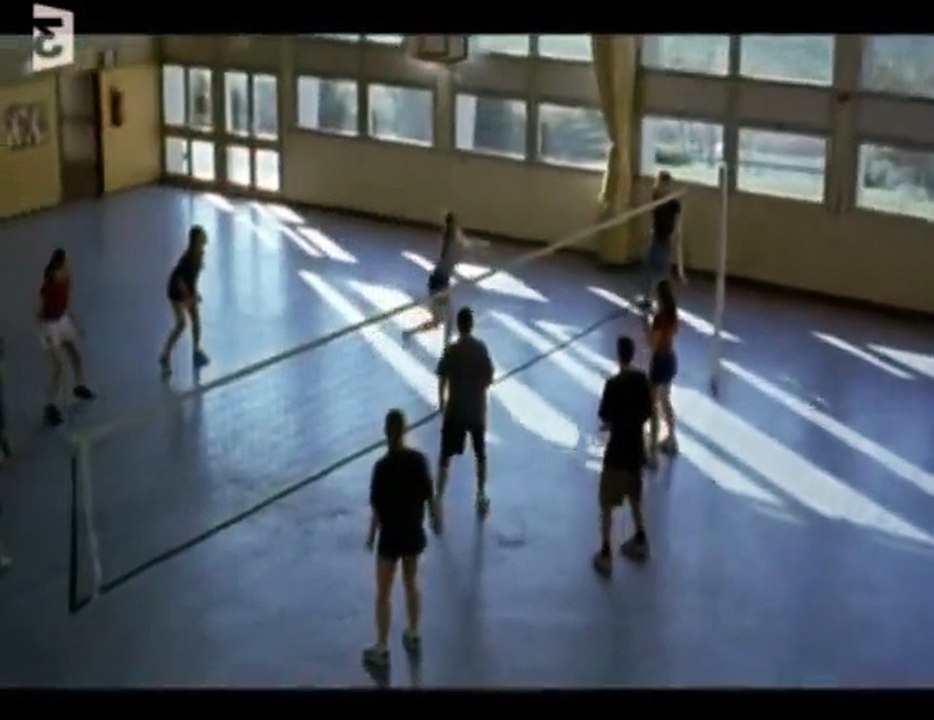 Femme  de footballeurs 0402 Louis et le secret de l abbe Cyprien  - Part 01