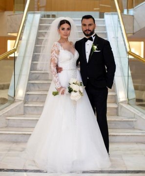 Alişan'la Evlenen Buse Varol, Soyadını Tektaş Olarak Güncelledi