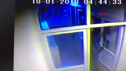 Bursa İnegöl'de Mobilya Mağazasının Kasasını Soyan Maskeli 4 Hırsız Yakalandı