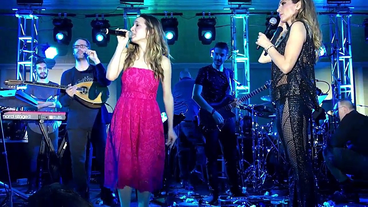 ΤΕΡΑΣΤΙΑ ΕΚΠΛΗΞΗ !!! Δέσποινα Βανδή & Καλομοίρα - Secret Combination - Live 2017 HD