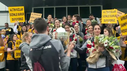 Avrupa şampiyonu VakıfBank'a coşkulu karşılama - İSTANBUL