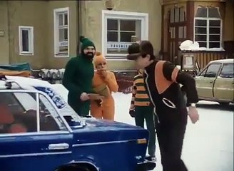 Vrchní, prchni! 1980 & vůně cibule cz avi celý film.mp4 part 4/5