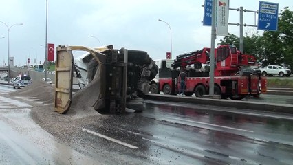 Hafriyat yüklü tır devrildi: 1 yaralı - KAHRAMANMARAŞ