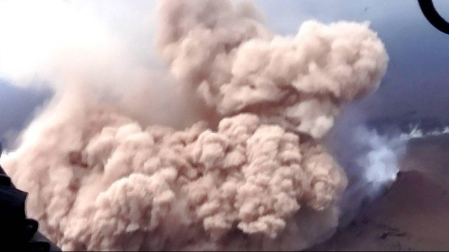 Health fears as Hawaii's Kilauea volcano spews toxic gas