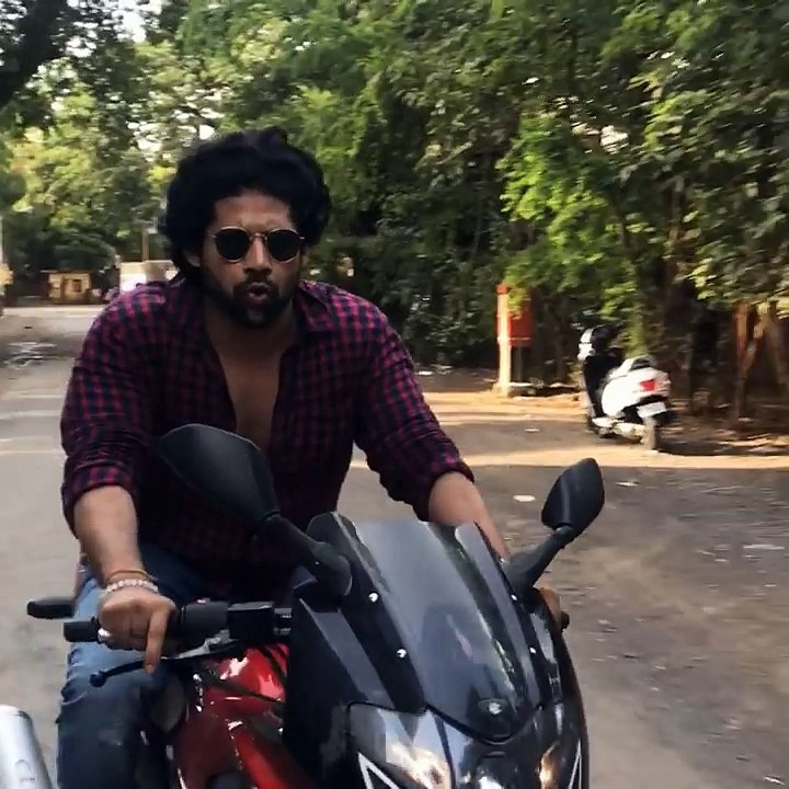 Ji Haan, ye hai khalnayak - 2 foreigners In bollywood