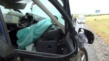 Minibüs ile otomobilin kafa kafaya çarpıştı: 2’si ağır 13 yaralı