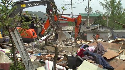 양주서 LP가스 폭발...2명 사망·주택 4채 파손 / YTN