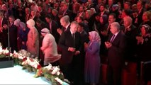 Cumhurbaşkanı Erdoğan, Kürsüdeki Zeytin Dalını Eşine Verdi