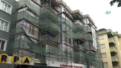 Düşme anı kameraya yansıyan işçi hayatını kaybetti