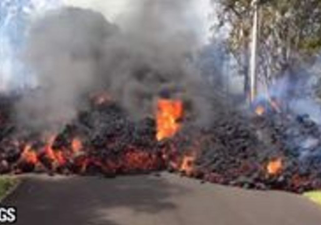 Lava Moves Down Street in Eruption-Hit Hawaii Neighborhood